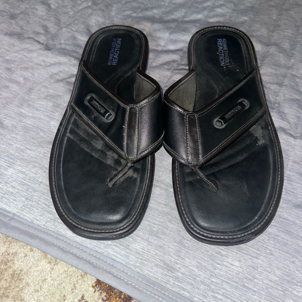 Kenneth Cole Reaction Black Sandals Flip-Flops